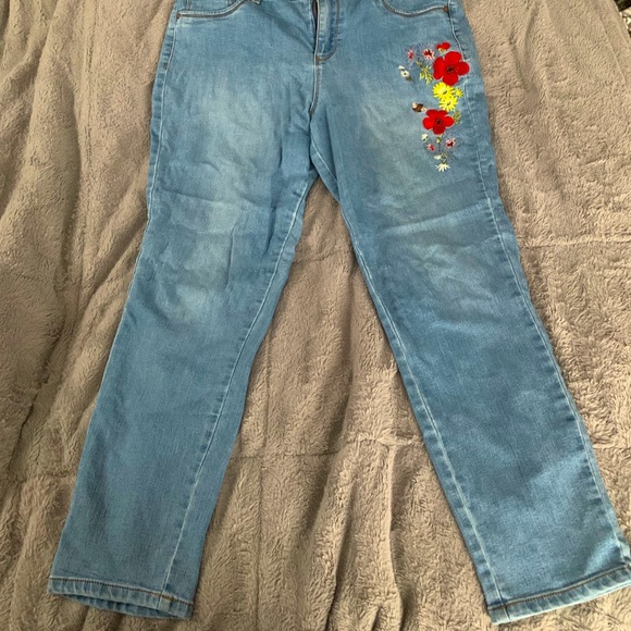 Floral Patched jeans - Picture 1 of 5